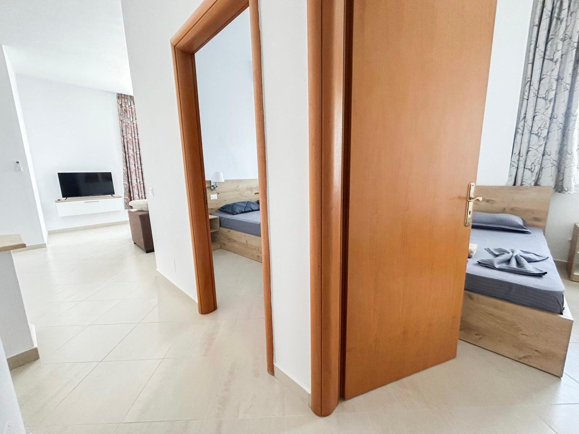 2 Bedrooms 1154 *