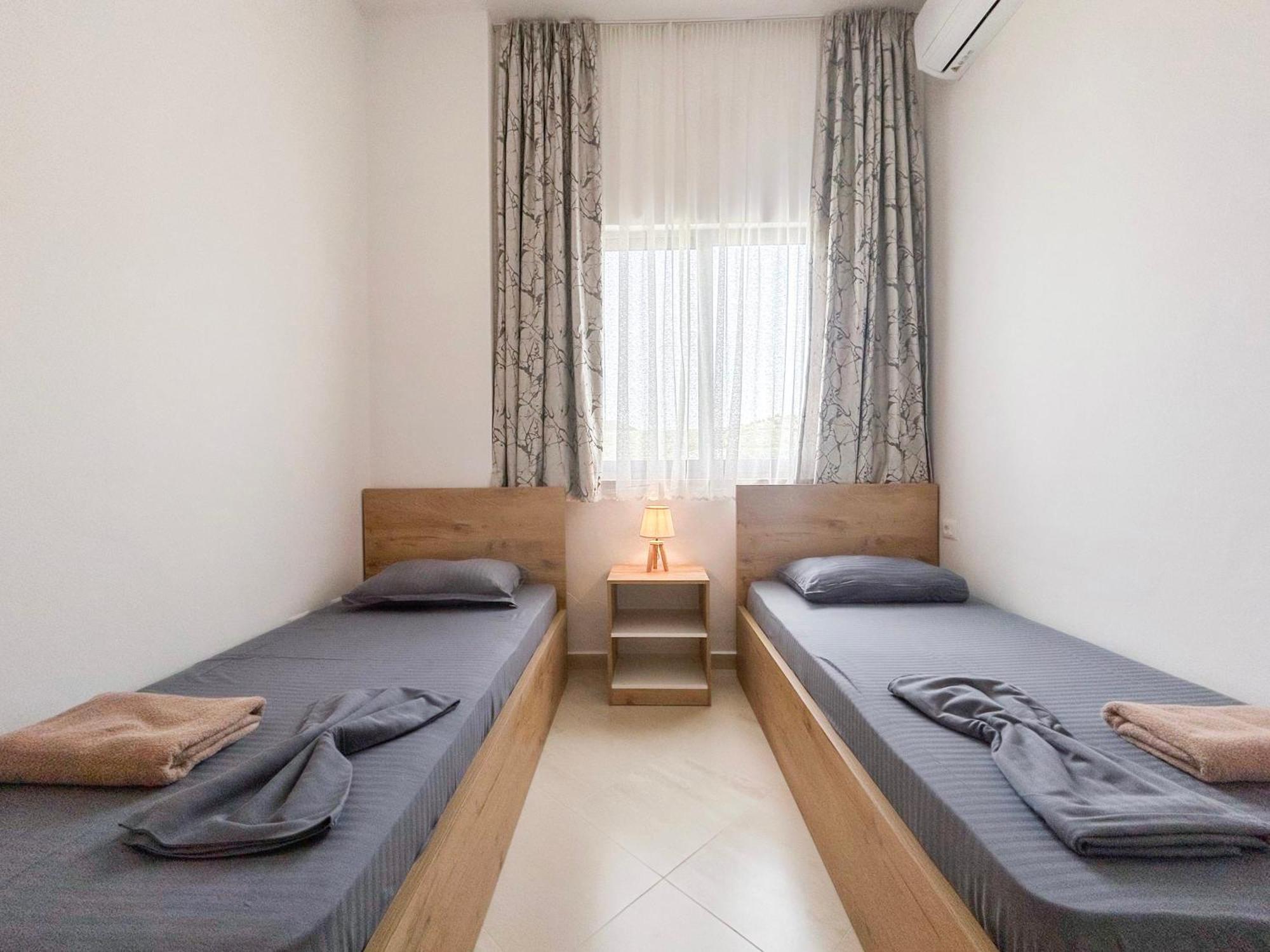 2 Bedrooms 1154 *