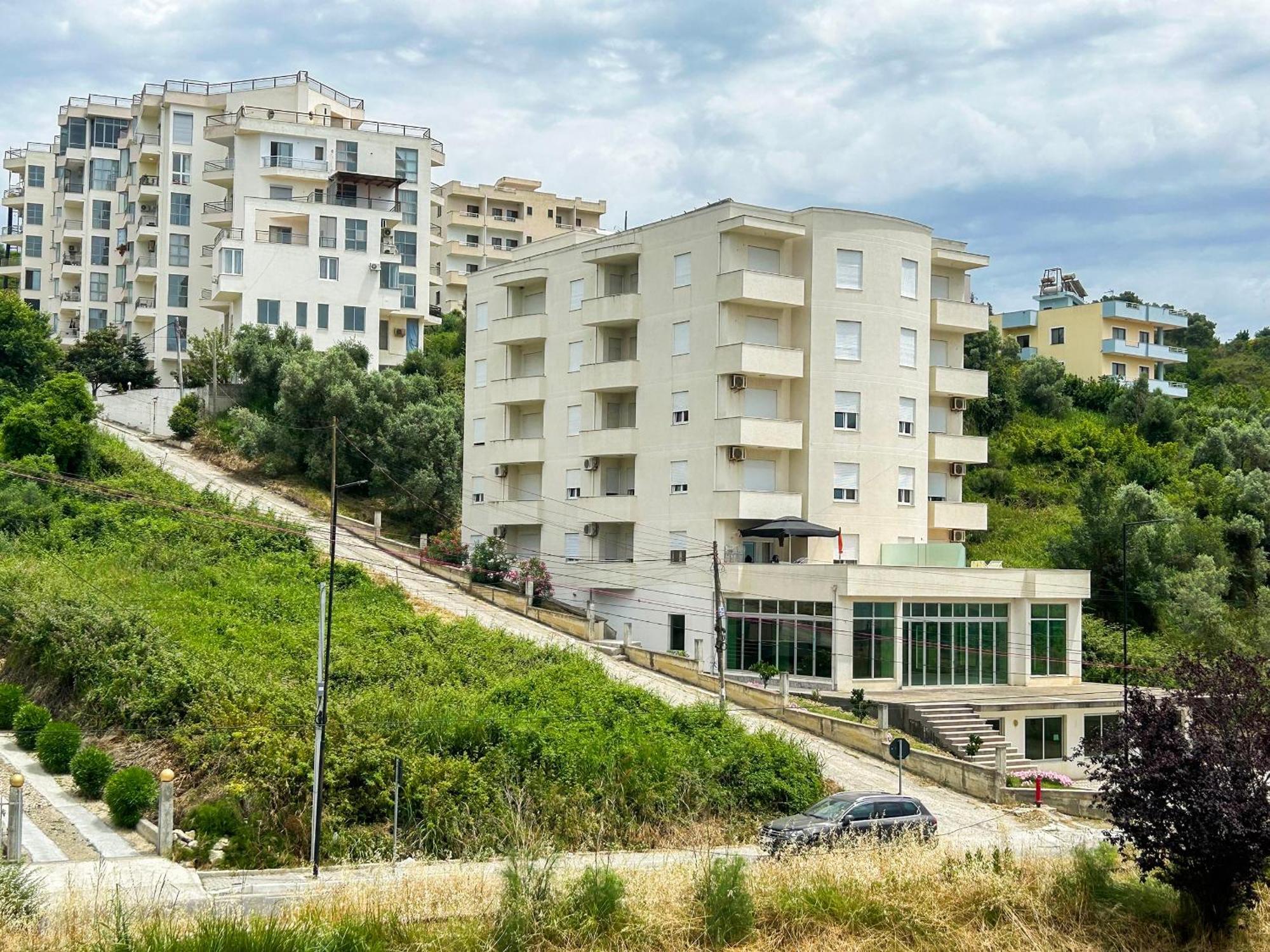 2 Bedrooms 1154 *